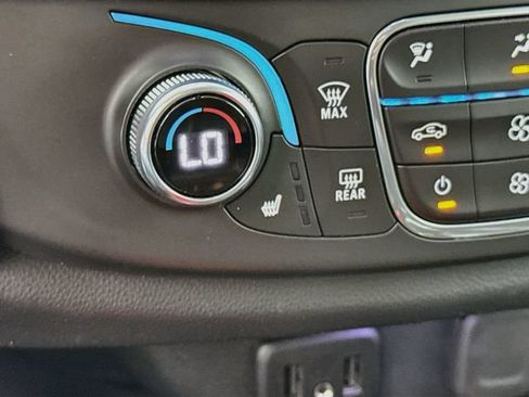 Used 2020 Chevrolet Traverse LT FWD image 19