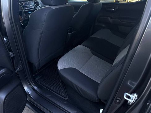 Used 2022 Toyota Tacoma TRD Sport w/ Technology Package AWD/4WD image 35