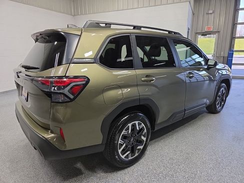 Used 2025 Subaru Forester Premium AWD/4WD image 7