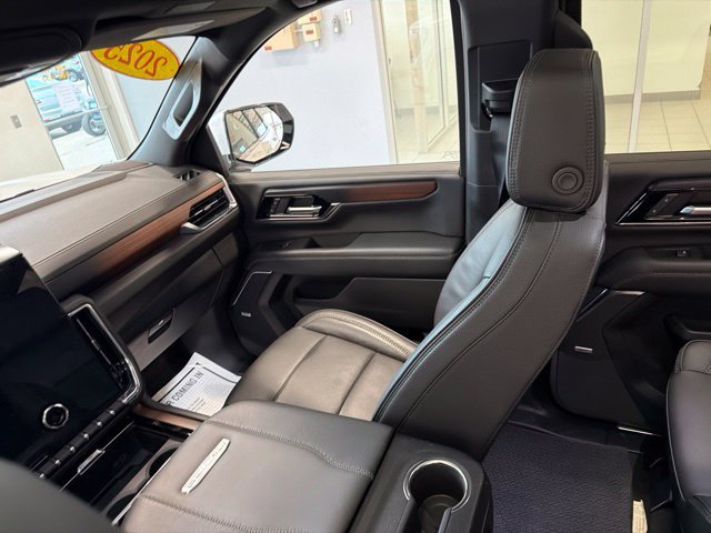 Used 2025 GMC Yukon Denali w/ Sun & Power Step Package AWD/4WD image 37