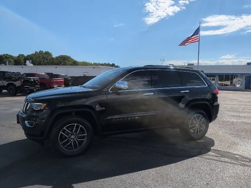 Used 2017 Jeep Grand Cherokee Limited w/ Luxury Group II AWD/4WD image 2