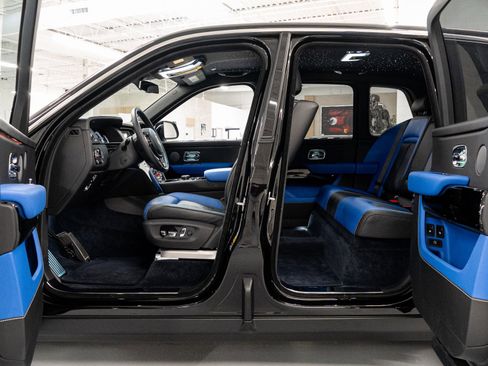 Used 2022 Rolls-Royce Cullinan image 11