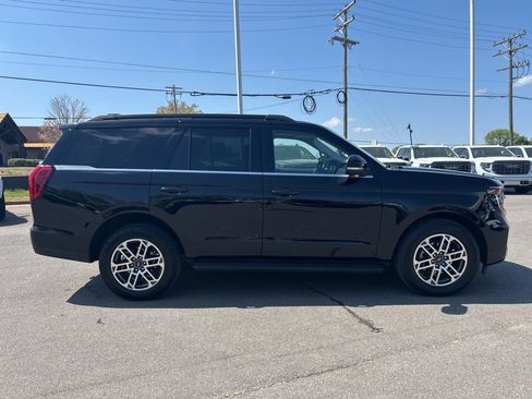 Used 2025 Ford Expedition Active AWD/4WD image 6