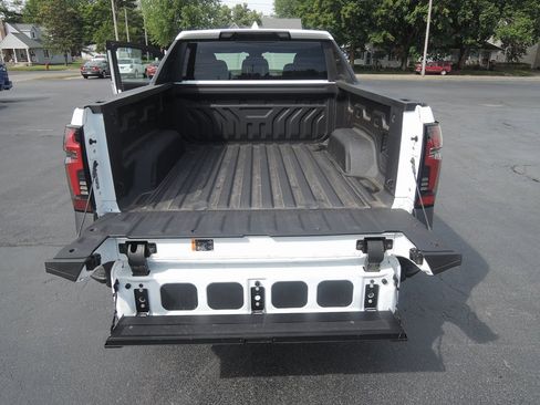 New 2025 Chevrolet Silverado EV LT image 28