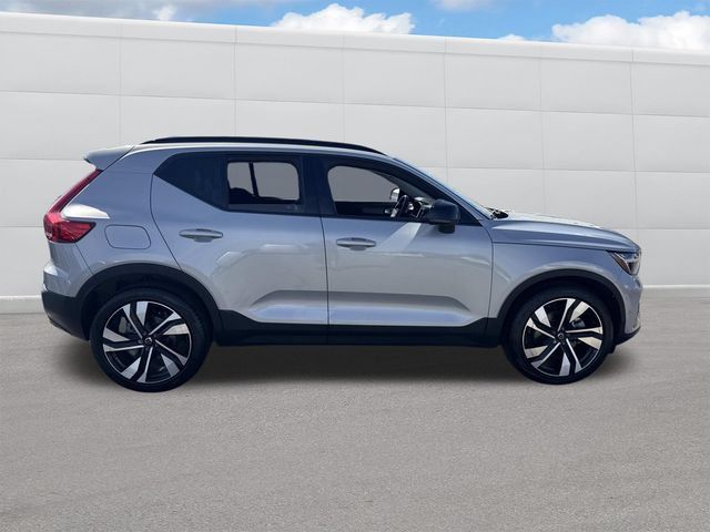 Used 2023 Volvo XC40 B5 Ultimate w/ Protection Package Premier AWD/4WD image 12