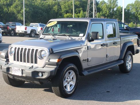 Used 2020 Jeep Gladiator Sport w/ Quick Order Package 24S AWD/4WD image 3