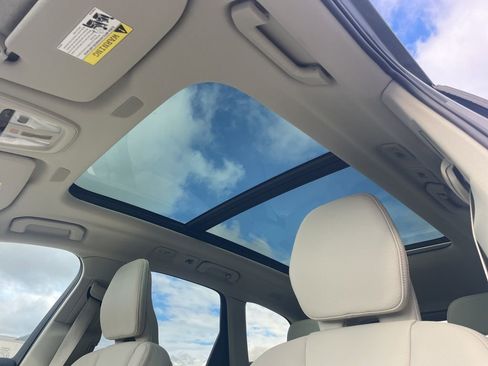 Certified 2025 Volvo XC60 T8 Core w/ Climate Package image 21