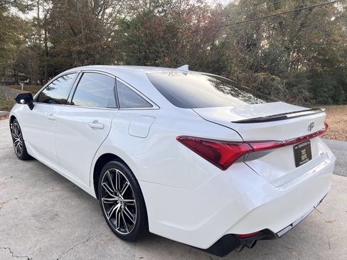 Used 2019 Toyota Avalon XSE image 4