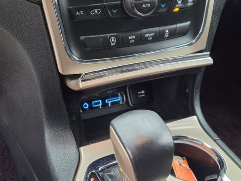 Used 2016 Jeep Grand Cherokee Laredo image 23