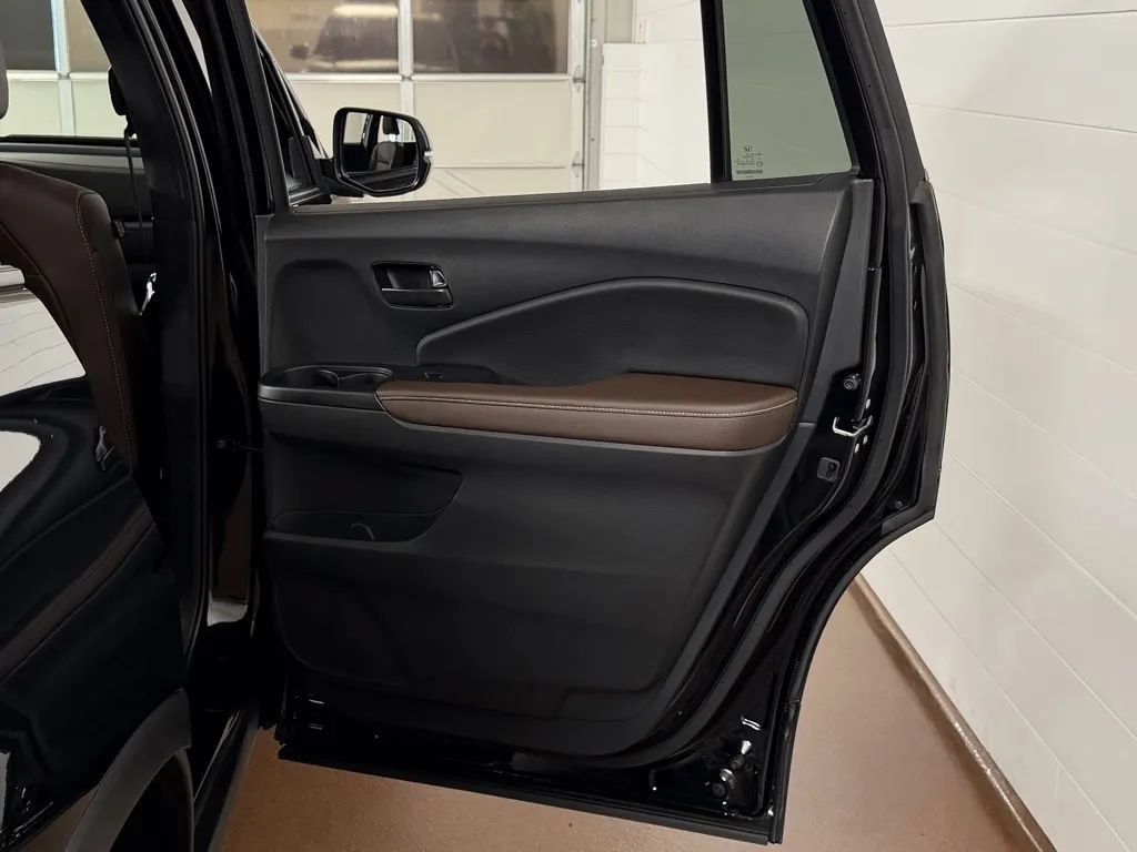 Used 2025 Honda Passport EX-L image 38