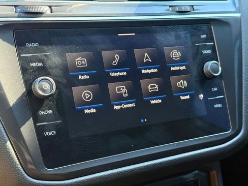 Used 2023 Volkswagen Tiguan SE image 28