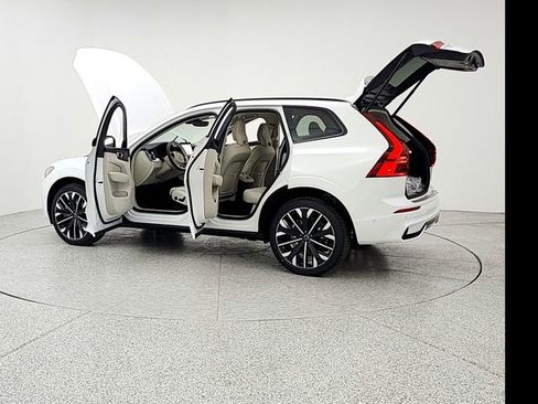 New 2026 Volvo XC60 T8 Ultra w/ Protection Package Premier image 12