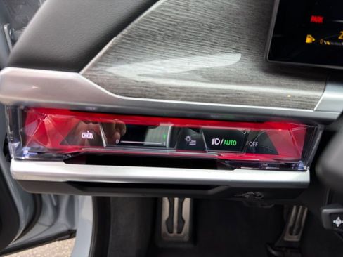 Used 2023 BMW 760i xDrive w/ Executive Package image 16