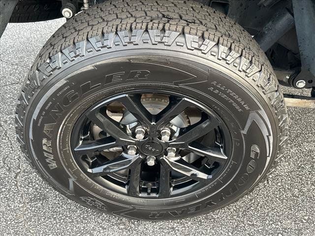 Used 2023 Jeep Gladiator Sport AWD/4WD image 32