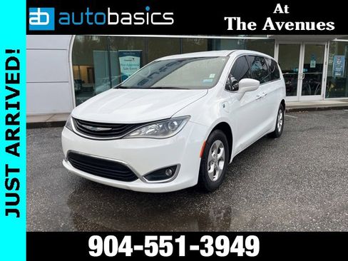 Used 2018 Chrysler Pacifica Touring Plus image 1