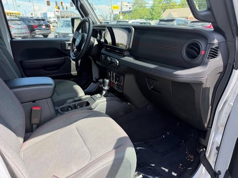 Used 2024 Jeep Wrangler Unlimited Rubicon AWD/4WD image 31