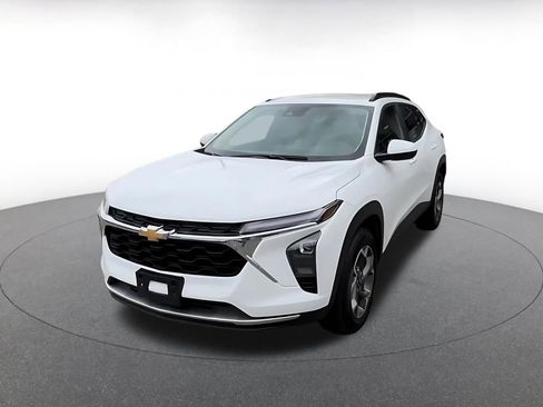 Used 2025 Chevrolet Trax LT image 6