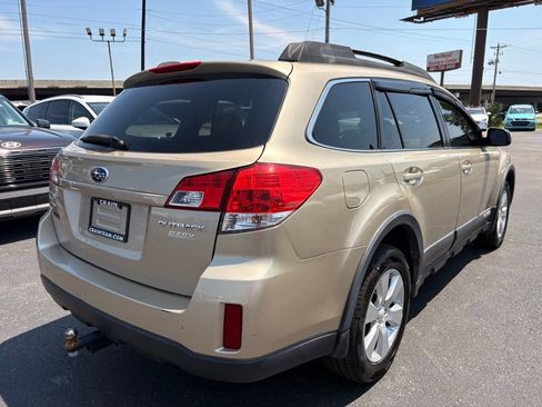 Used 2010 Subaru Outback 2.5i Premium AWD/4WD image 8