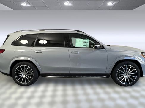 New 2026 Mercedes-Benz GLS 580 4MATIC image 8