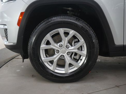 Used 2023 Jeep Grand Cherokee L Limited AWD/4WD image 26