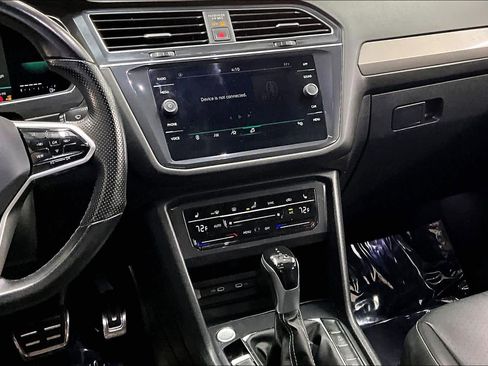 Used 2022 Volkswagen Tiguan SE R-Line image 9