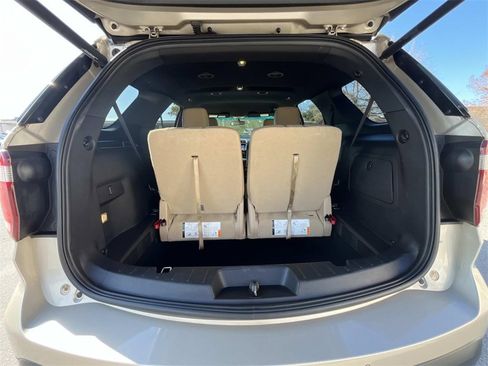 Used 2017 Ford Explorer XLT w/ Equipment Group 202A image 16