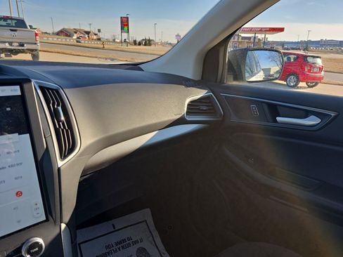 Used 2021 Ford Edge SE image 31