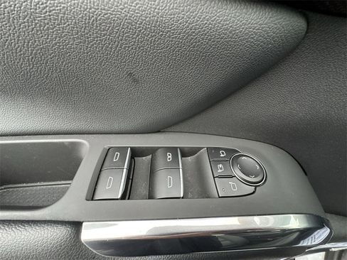 Used 2025 Chevrolet Traverse RS image 13