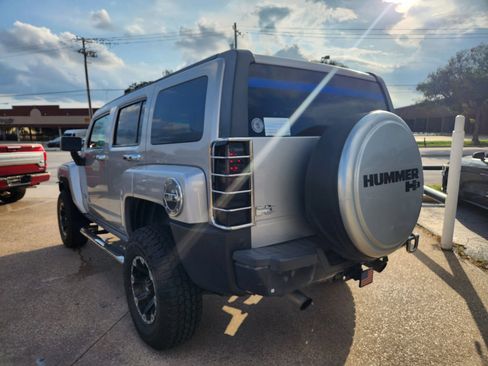 Used 2010 HUMMER H3 Luxury w/ Appearance Package AWD/4WD image 3