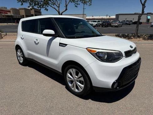 Used 2016 Kia Soul + FWD image 3