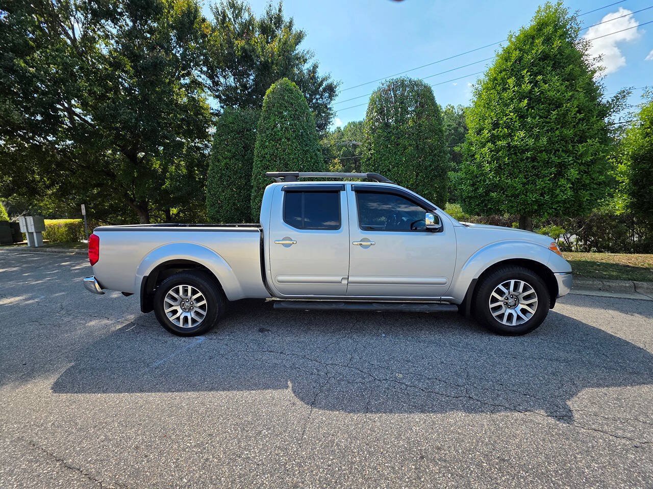 Used 2013 Nissan Frontier SL w/ Moonroof Pkg AWD/4WD image 7