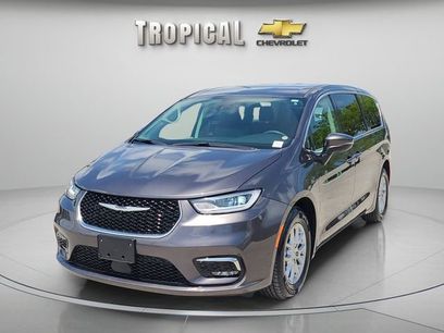 Used 2023 Chrysler Pacifica Touring-L