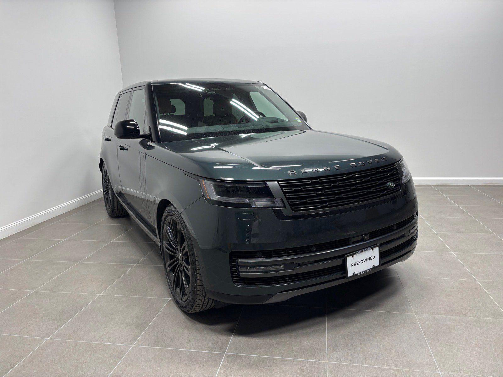 Used 2024 Land Rover Range Rover SE AWD/4WD image 4