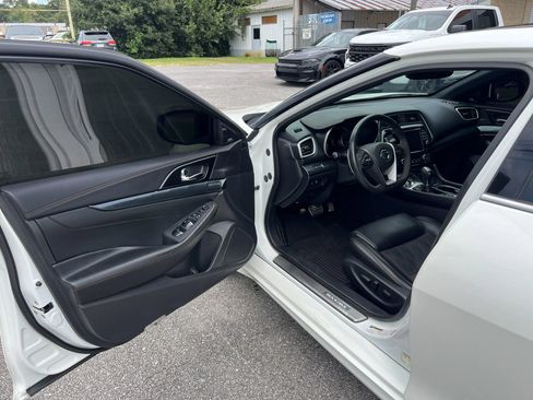 Used 2019 Nissan Maxima SR w/ Premium Package FWD image 14