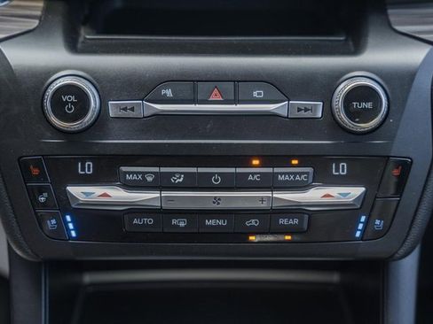 Used 2020 Ford Explorer Limited image 29