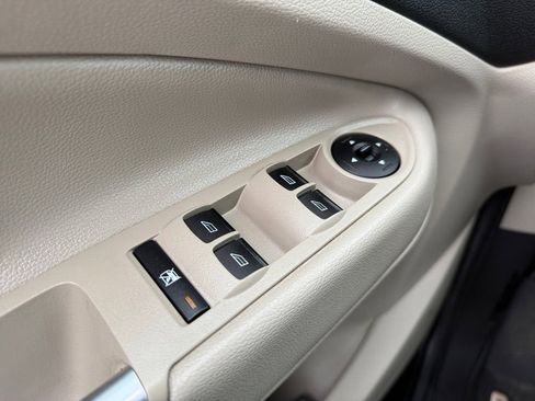 Used 2017 Ford Escape SE image 25