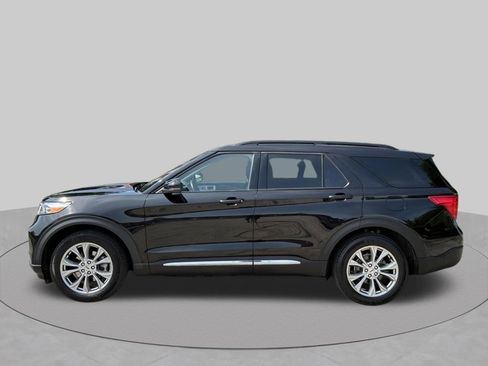 Used 2023 Ford Explorer XLT w/ Equipment Group 202A AWD/4WD image 5