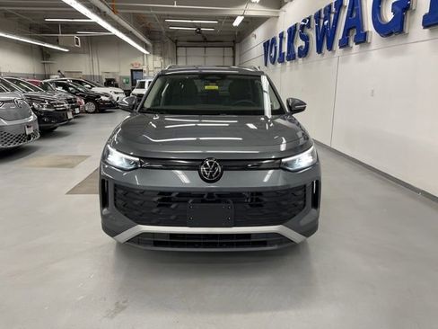 New 2025 Volkswagen Tiguan SE image 6