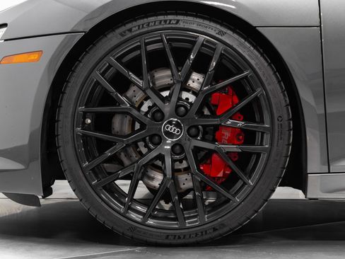 Used 2018 Audi R8 V10 w/ Premium Package image 27