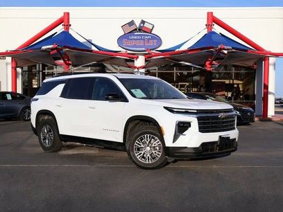 Used 2025 Chevrolet Traverse LT