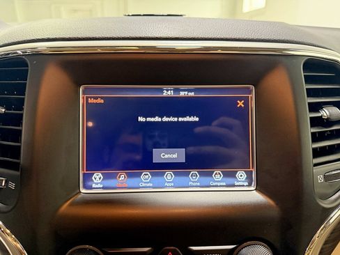 Used 2019 Jeep Grand Cherokee Laredo image 18