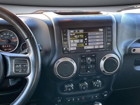 Used 2017 Jeep Wrangler Unlimited Sahara image 9