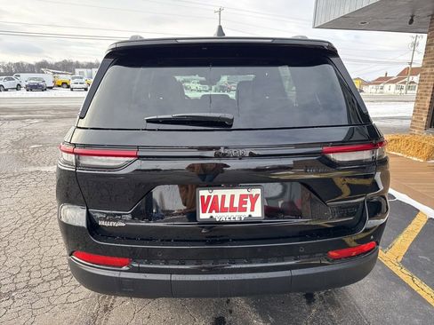 New 2025 Jeep Grand Cherokee Limited w/ Black Appearance Package AWD/4WD image 9