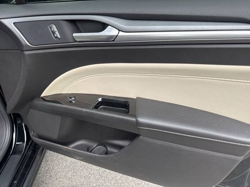 Used 2016 Ford Fusion Titanium FWD image 18