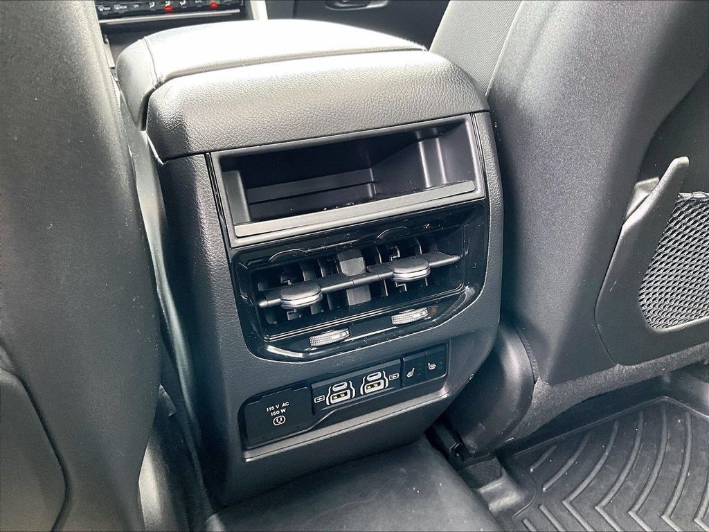 Used 2023 Jeep Grand Cherokee Limited AWD/4WD image 12
