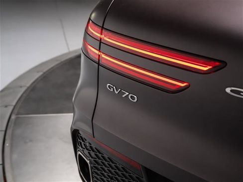 Used 2023 Genesis GV70 2.5T w/ Select Package image 15