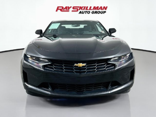 Used 2022 Chevrolet Camaro LT RWD image 2