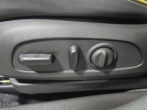 Used 2024 Chevrolet TrailBlazer ACTIV w/ Convenience Package FWD image 32
