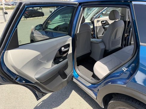 Used 2022 Kia Niro LXS FWD image 42