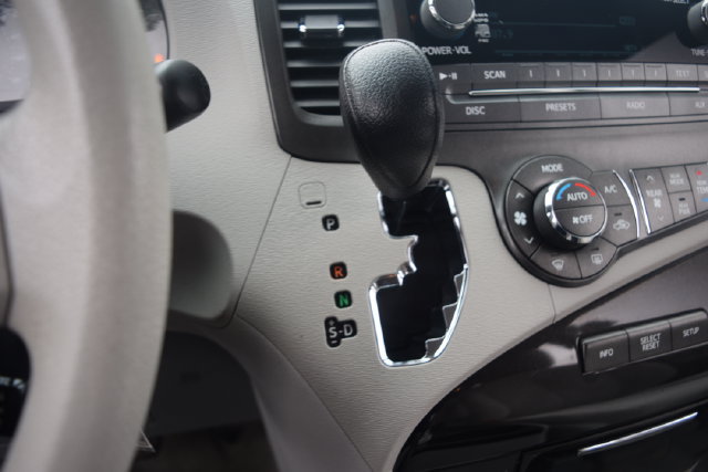 Used 2014 Toyota Sienna LE FWD image 10